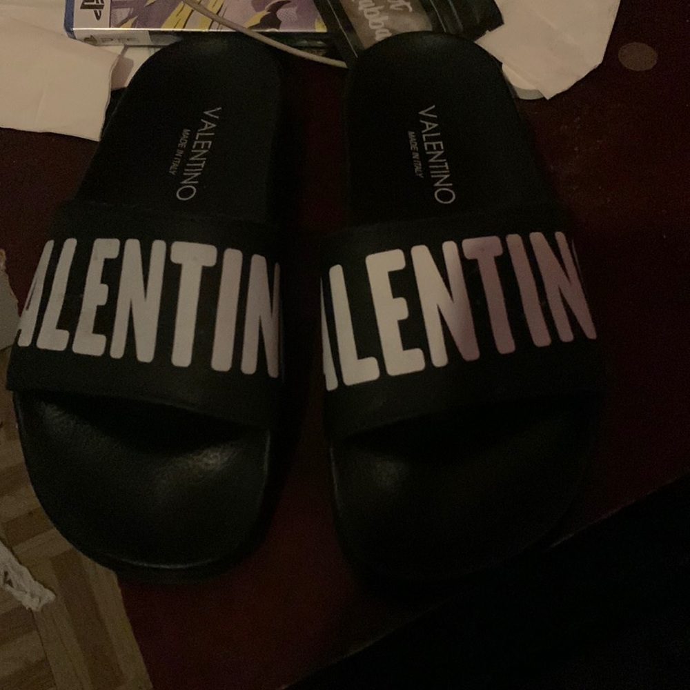 Valentinos Slides Size 38